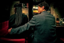 「嫁と別居中で癒やしがない」取引先の社長に“性接待”を求められた24歳女性の告白。芸能界だけの問題ではない