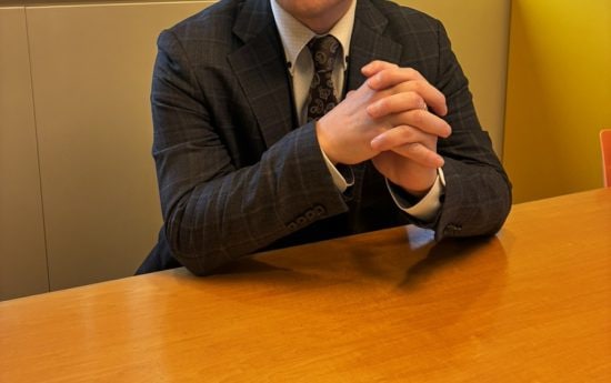 「休日の電話に出ないのは当然」な若手と「責任が重くなり休めない」上司…「つながらない権利」で分断される職場のリアル