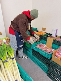 小松菜10円、大根99円…物価高なのに“異様に安い青果店”が成立する意外なワケ。B級品を買い叩くことはしない