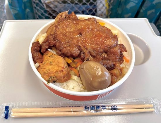 孤独のファイナル弁当 「初めて食べた台湾の駅弁、ゴキゲン」