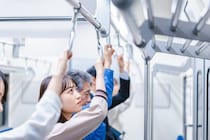 満員電車で顔に「フッ…フッ…」逃げ場のない吐息に襲われ続けた不快な通勤時間