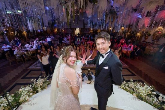 11歳下のタイ人女性と国際結婚した日本人男性が、現地で居酒屋を経営するまで「外までお客さんを見送りに出ると、彼女がいて…」