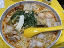 「なぜ女子は平気なの？」人気の麻辣湯専門店で「バイキングの相性は最悪」と自称する肥満男性が、あえなく顔面崩壊するまで