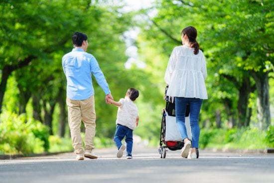 子供から「なんでうちは狭いの?」家族3人で“狭小”中古マンションに暮らす43歳男性を直撃「横幅80センチの布団で寝るのがミソ」