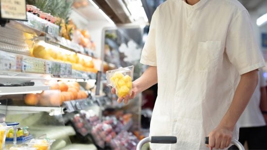 “無言の圧力”で脂汗が…50代男性がスーパーで「二度と味わいたくない」と感じた出来事「たった数十円のことで…」