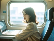 新幹線で隣に座った男性の“周囲からはわからない行動”に悩んだ女性「何もされていないけど、怖かった」