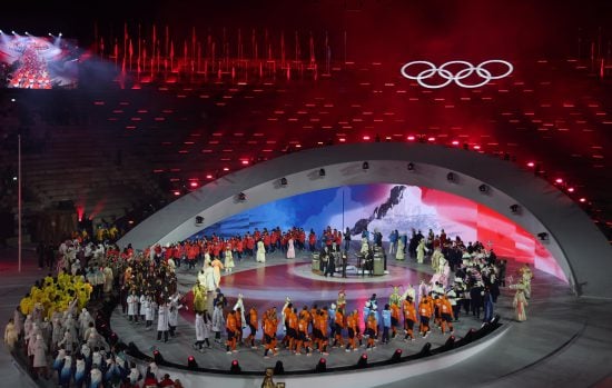 採点、評価、拡散…五輪選手を追い詰める「見えない観客席」の正体