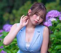 「製薬会社の研究職」からグラドルに転身した28歳女性が持つ“露出の流儀”。あえて「過激な衣装」を着るのも“必然性”があった