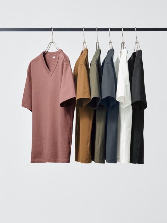 VネックTシャツ