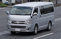 “あおり運転”の恐怖。ハイエースが「10分以上後ろにぴったり」事態が一変、警察に捕まるまで…一発で免許取消しも、最新の厳罰事情