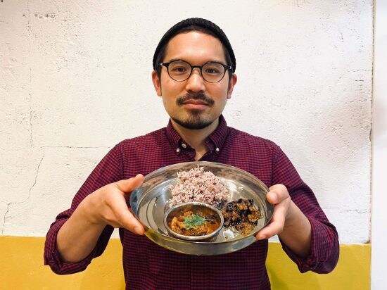 “4000日以上”毎日カレーを食べ続ける人物を直撃。「体調や体重」以外で現れた“変化”――仰天ニュース特報