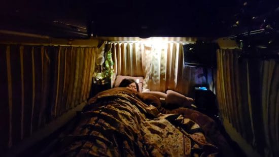 ステップワゴンで車中泊を楽しむ夫婦の“円満の秘訣”。最大のこだわりは「ダブルサイズの高反発マットレス」――仰天ニュース特報