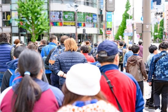 一部インド人観光客の“素行の悪さ”が各国で問題視されているワケ。タイでは「インド人お断り」の張り紙、国際線CAもマナーに嘆き