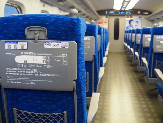 新幹線の車内