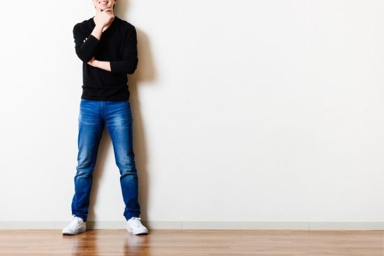 「ダサい中年男性」はだいたい身に着けている“時代遅れなデニム“ワースト3