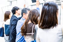 “優先席で席を譲らない40代女性”にブチ切れた女子高生「非常識じゃないですか？」その後女性は…車内迷惑アンケートでわかった本音も