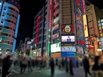 「14歳で売春、稼いだ金はホストに徴収されて…」保険証まで奪われた少女が語る、トー横“性搾取”の底なし沼