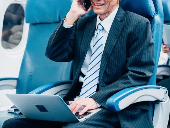 「新幹線で隣に座った夫婦が喧嘩し始めて」出張中のサラリーマンを襲った悲劇。「頭が真っ白になりました」