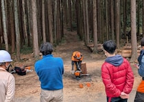 サウナ、焚き火の次はチェンソー？ 都会の会社員が“轟音と振動の快感”にハマる理由