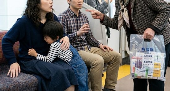 「日本は終わったな!」60代女性が優先席で突然の怒号…子連れ家族が“マナー違反扱い”された衝撃の一部始終