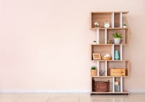 本棚は「本を詰める」か「雑貨を飾る」かの二択じゃない。おしゃれに見せる基本ルール