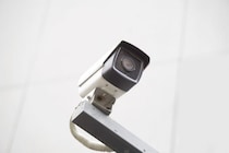 「監視カメラを確認したい」向かいの夫婦に言われ、背筋が凍ったワケ。映っていたのは“プライバシー侵害”の証拠だった