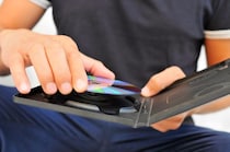 「年14万円もドブに捨てている！」アメリカの若者がDVDを買うことで「サブスクへの反乱」を起こし始めた