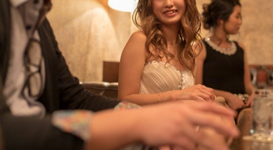 「3ヶ月で80万円」“キャバ嬢スクール”に批判噴出…SNSで議論が過熱する理由