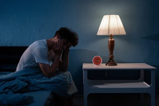 寝不足の顔は「信頼性」まで下げる…“すっぴん写真122人調査”は残酷な結果に