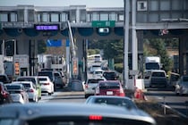「次のSAまでどれくらい？」GWの帰省が地獄絵図に…渋滞する高速で「トイレを我慢し続けた」男性の後悔