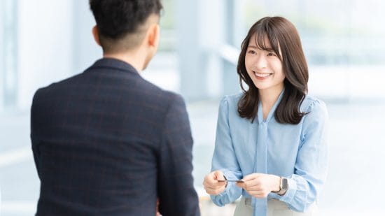仕事はできるのに「なぜか評価されない人」の盲点。高価な時計で武装しても意味ナシ、商談相手が絶望する“口元の汚れ”
