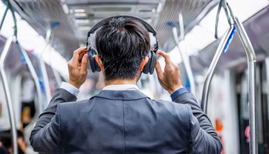 「お前に迷惑かけたか？」電車内で音漏れを注意したら“まさかの逆ギレ”。何も言えなくなって…