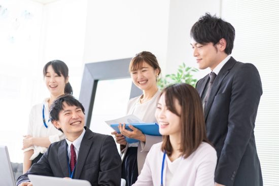 「どう責任を取るんですか?」会社の受付に怒鳴り込んできた“見慣れない男女”の衝撃の正体
