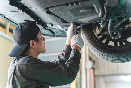 「ディーラー点検はなぜ高い?」元営業マンが暴露。車を売るだけでは赤字…“まだ使える部品”も交換するワケ