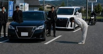 あおり運転をした作業服の若者が返り討ちに。「腰を90度に曲げて謝罪」するまで…警察白書より「取消処分者講習」驚きの年間受講者数も