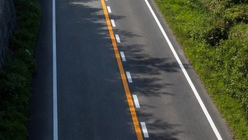 黄色実線