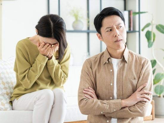 「モラハラ夫になる可能性が高い」男性の特徴6選
