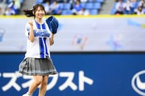 日向坂46・藤嶌果歩が見事なノーバン投球。推しに酔いしれた横浜の夜が大盛況で幕を閉じる！