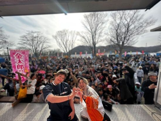 4月の北海道での営業には大勢の観客が詰めかけた