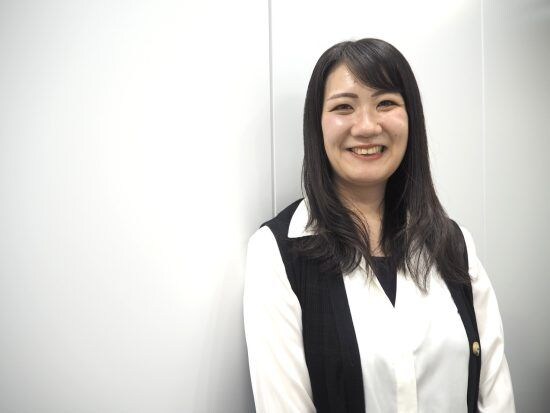 井上彩