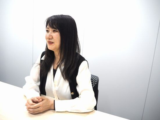 井上彩