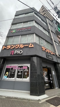 “多機能型”コインランドリーが急増中。カフェ、ミシン、トランクルーム…「洗濯だけじゃない」新潮流