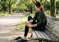 「疲れた足を癒やすはずが…」リカバリーサンダルで逆に“足を痛める”人が増えている理由