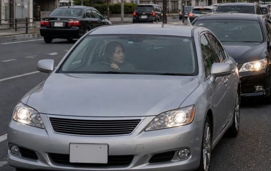 交差点で“あおり運転”された女性。恐怖で動けなくなっていたら…救ってくれたトラック運転手の“一喝”／実は「制限速度＝安全」ではない、道交法のちょっとした落とし穴