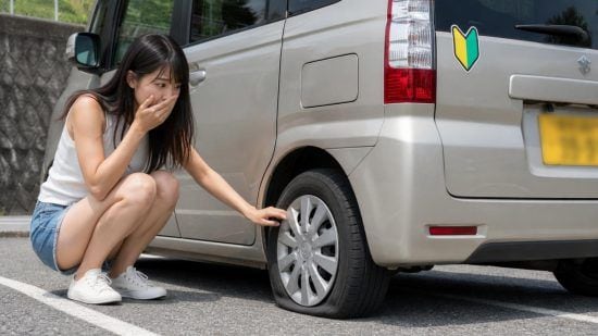 ディーラーでタイヤを交換するのは損？元社員がこっそり教える「実はお得に交換できるケース」／タイヤもオイルも約2割高？車の維持費が上がり続ける今、国のデータで確認