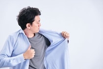 「実は見た目で損をしてる」ついやりがちな“NGファッション”3選。“いつもの黒スラックス”に要注意