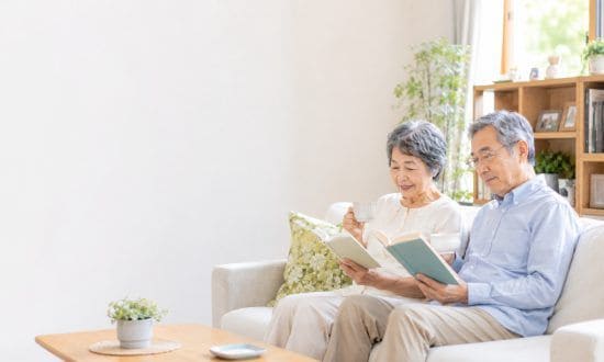 笑顔のシニア夫婦