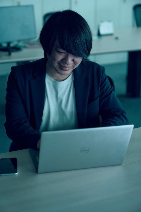 AIを悪用して「3年で10億円」稼いだ30代ハッカーの告白。社長になりすまし「330万円を一瞬で振り込ませた」手口