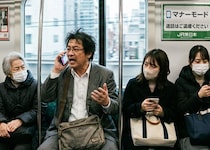 「ここは俺の席だぞ！」電車内で迷惑行為を繰り返す50代男性を退散させた女性のひと言