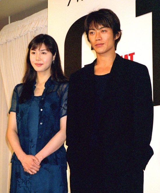 『GTO』制作発表会見（1998年）での反町隆史と松嶋菜々子